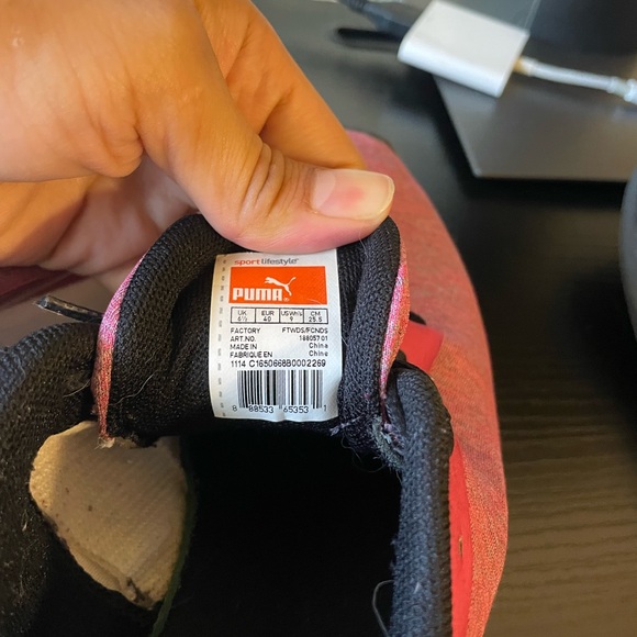 Puma pink with black accents sneakers size 9 - Picture 4 of 5